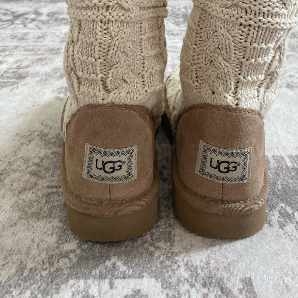 UGG Women’s Cream Kalla Cable Knit Sweater with Shearling Pull on Boots Sz 9 - Picture 8 of 13